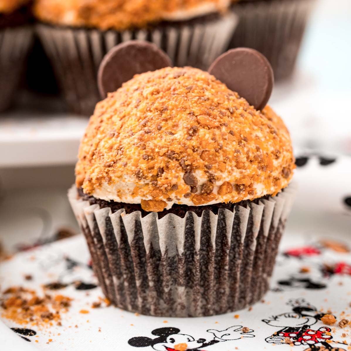 Butterfinger Cupcakes (Disney Copycat Recipe)