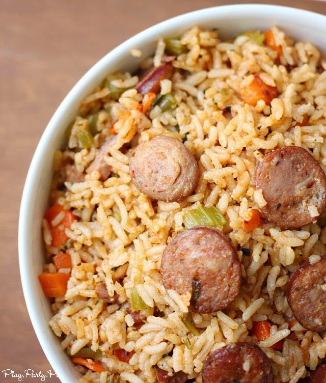 Easy cajun sausage jambalaya recipe from playpartyplan.com Easy cajun sausage jambalaya recipe from playpartyplan.com